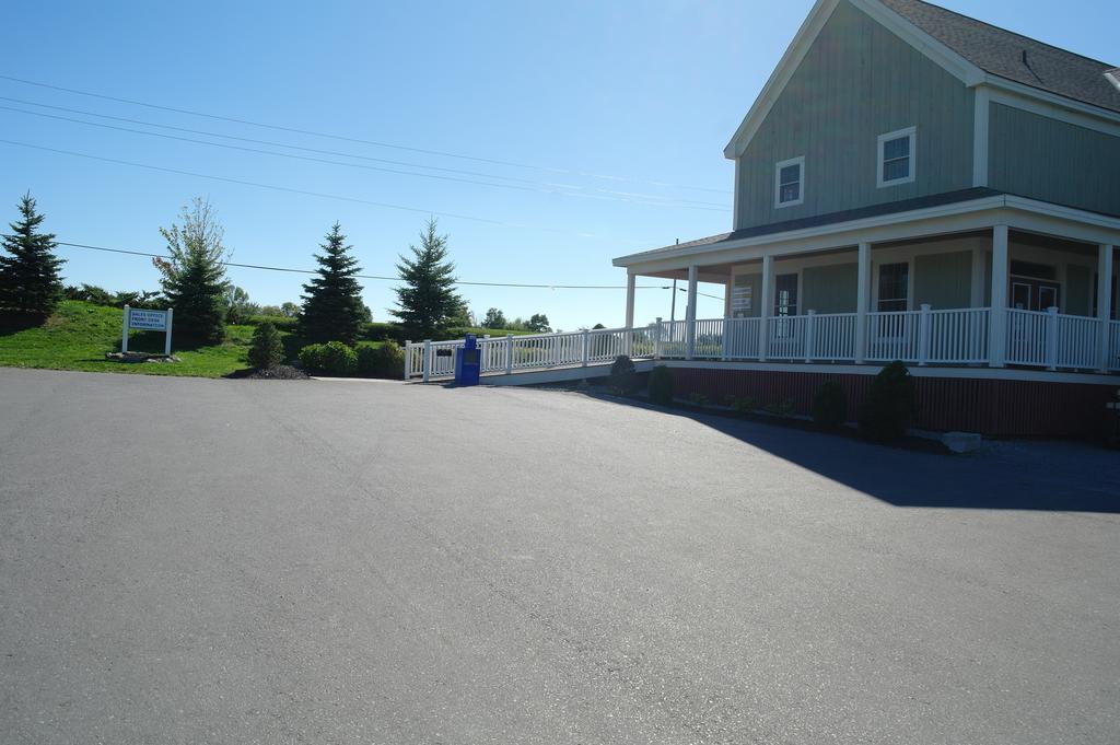 Sandbanks Summer Village Cottages Cherry Valley Exterior photo