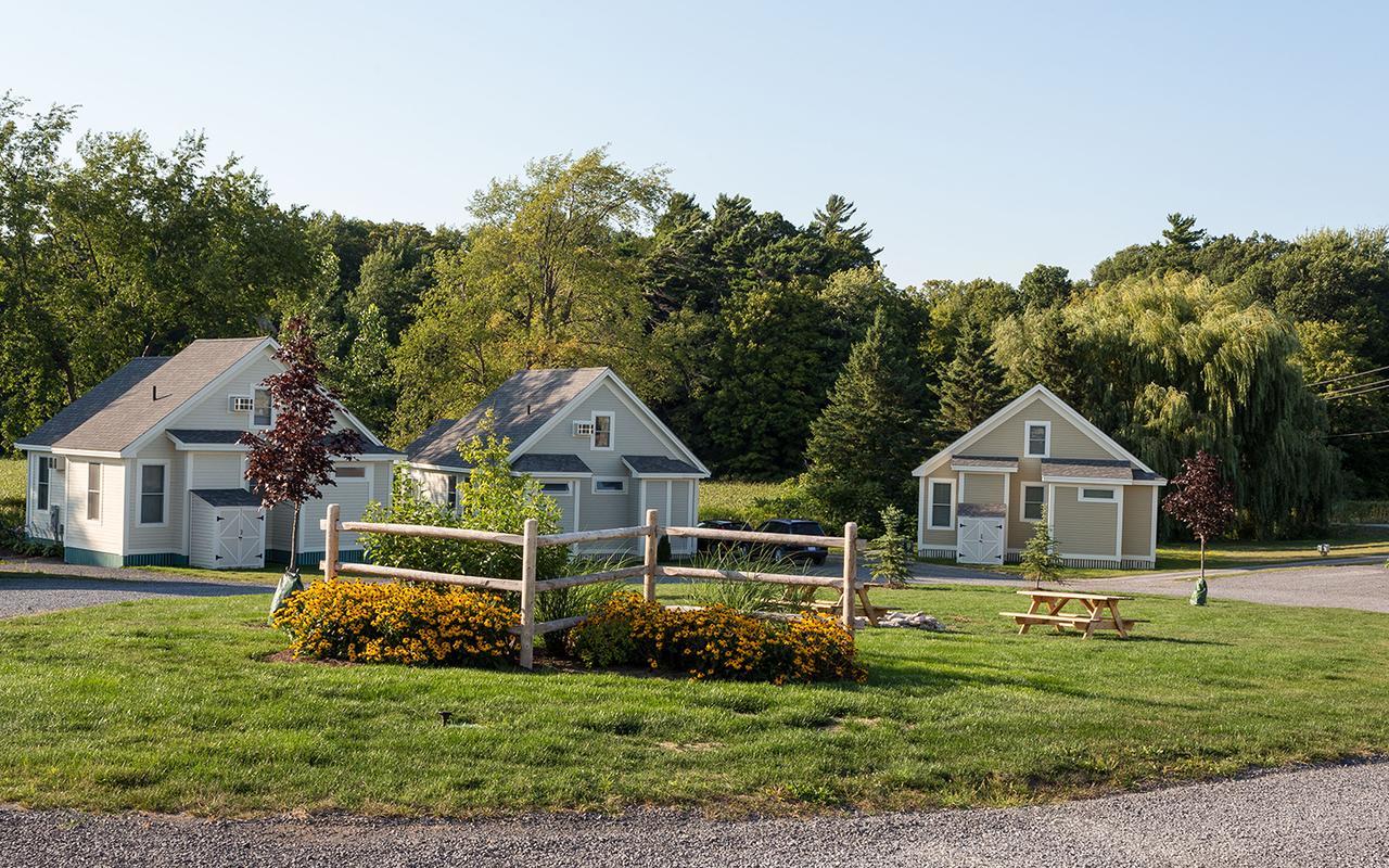 Sandbanks Summer Village Cottages Cherry Valley Exterior photo